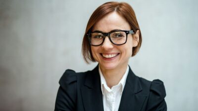 εργαζόμενη γυναίκα