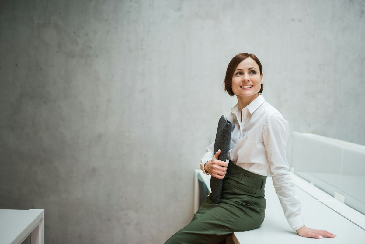 εργαζόμενη γυναίκα