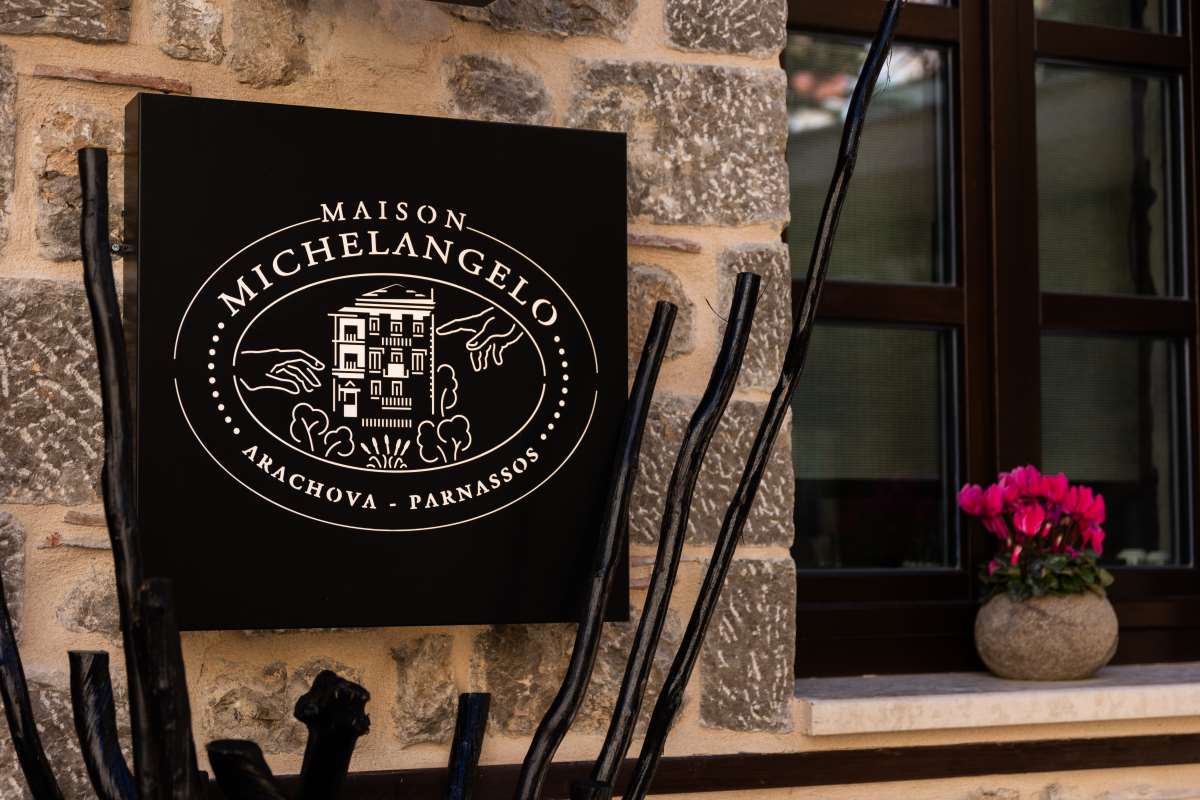 maison michelangelo αράχωβα