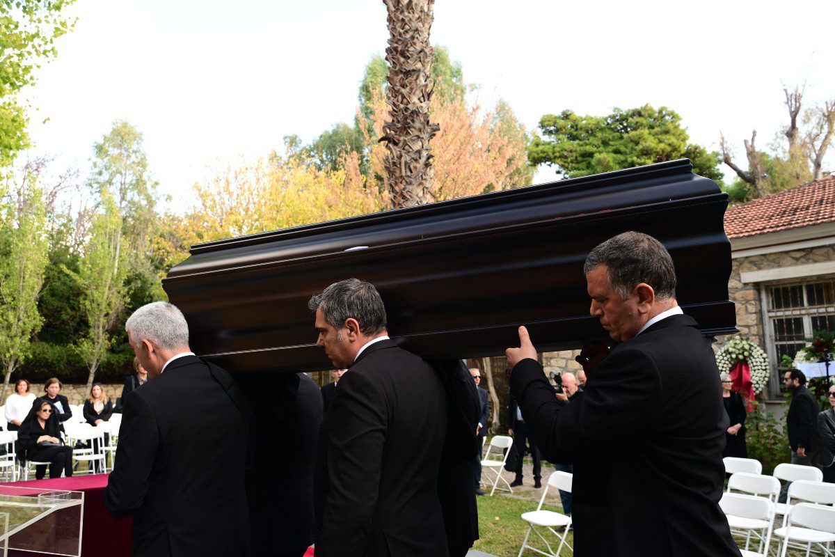 Το φέρετρο του Αλέκου Φλαμπουράρη