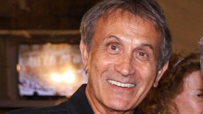 Ο Γιώργος Νταλάρας σε έξοδό του