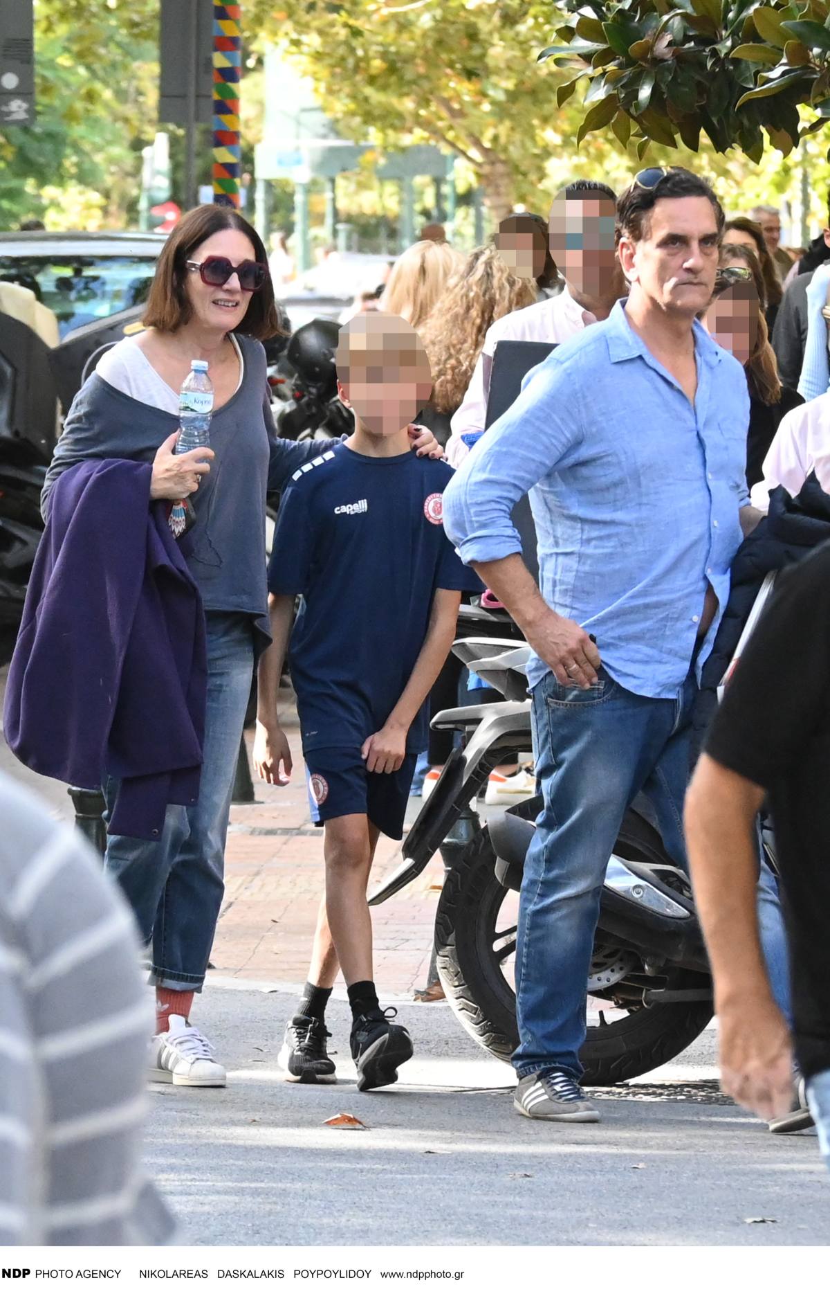 Η Ελένη Καρακούλη και ο Νίκος Ψαρράς με τον γιο τους