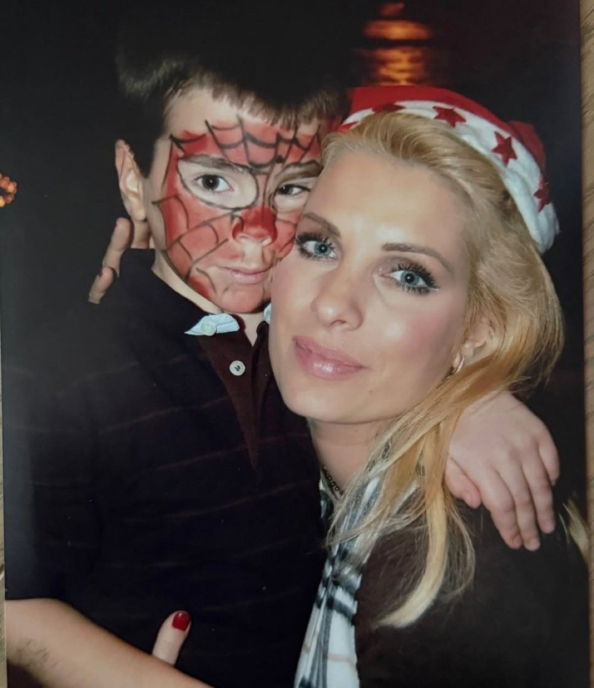 Ο Άγγελος Λάτσιος και η Ελένη Μενεγάκη τις απόκριες όταν ήταν μικρός ο πρώτος