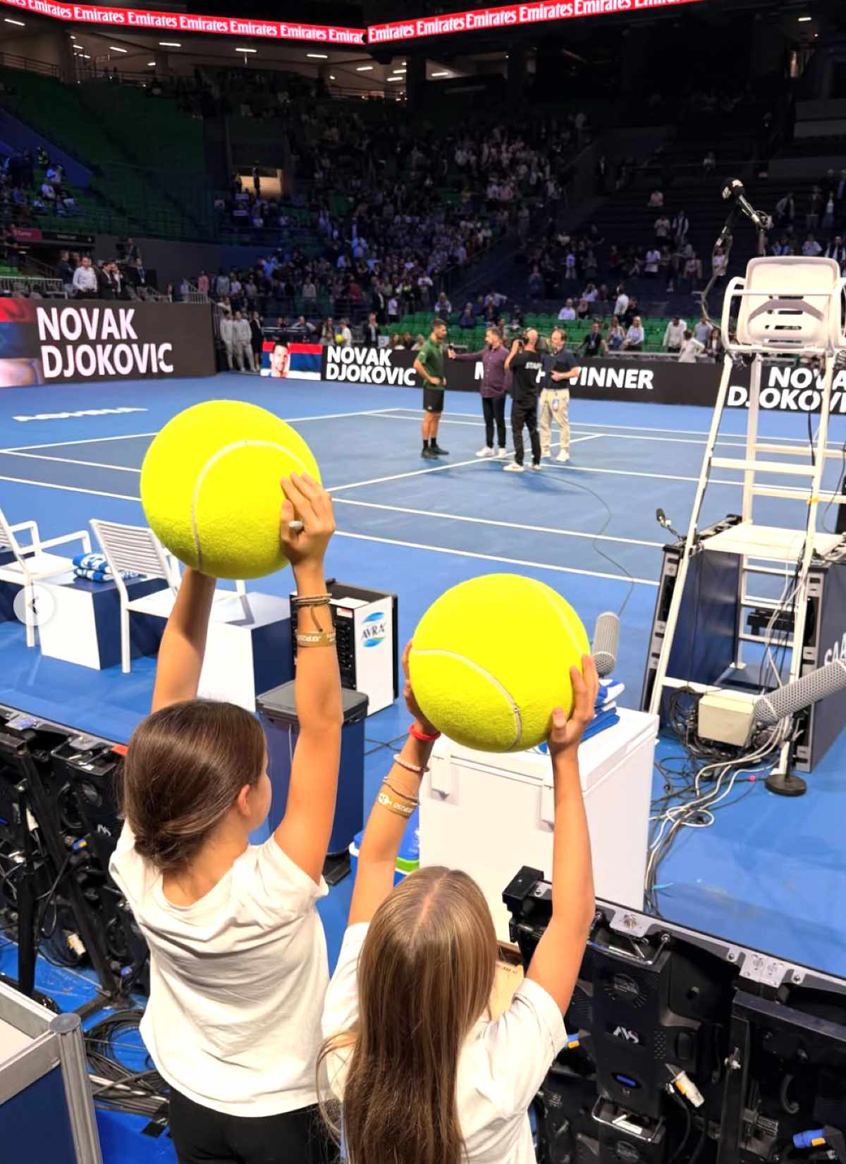 Ελένη Μενεγάκη: Στο γήπεδο με τη μικρή Μαρίνα για να δουν τον Νόβακ Τζόκοβιτς (Φωτογραφία)