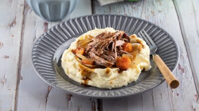 μοσχαράκι με σάλτσα καφέ