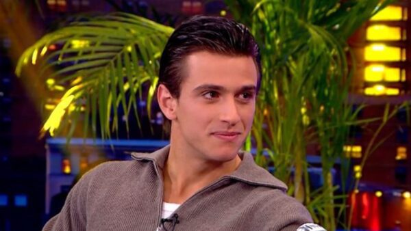 Ο Νικόλας Χαλκιαδάκης στο The 2night Show