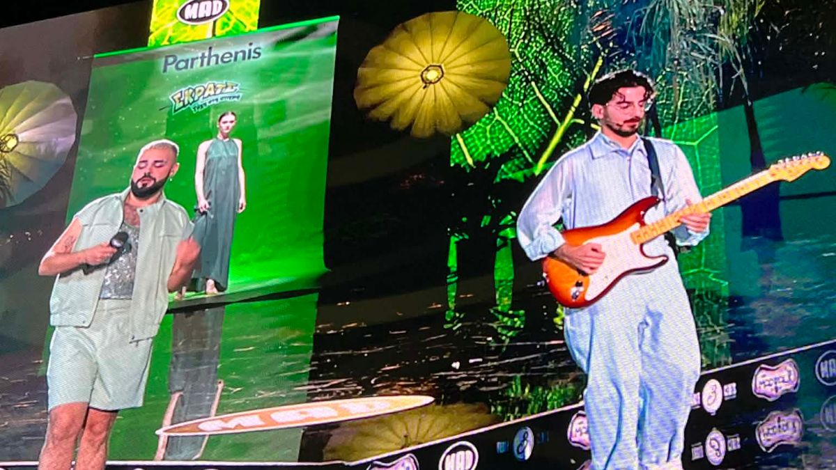 MadWalk 2025 PAPAZO x AKYLAS for Parthenis by ΣΚΡΑΤΣ