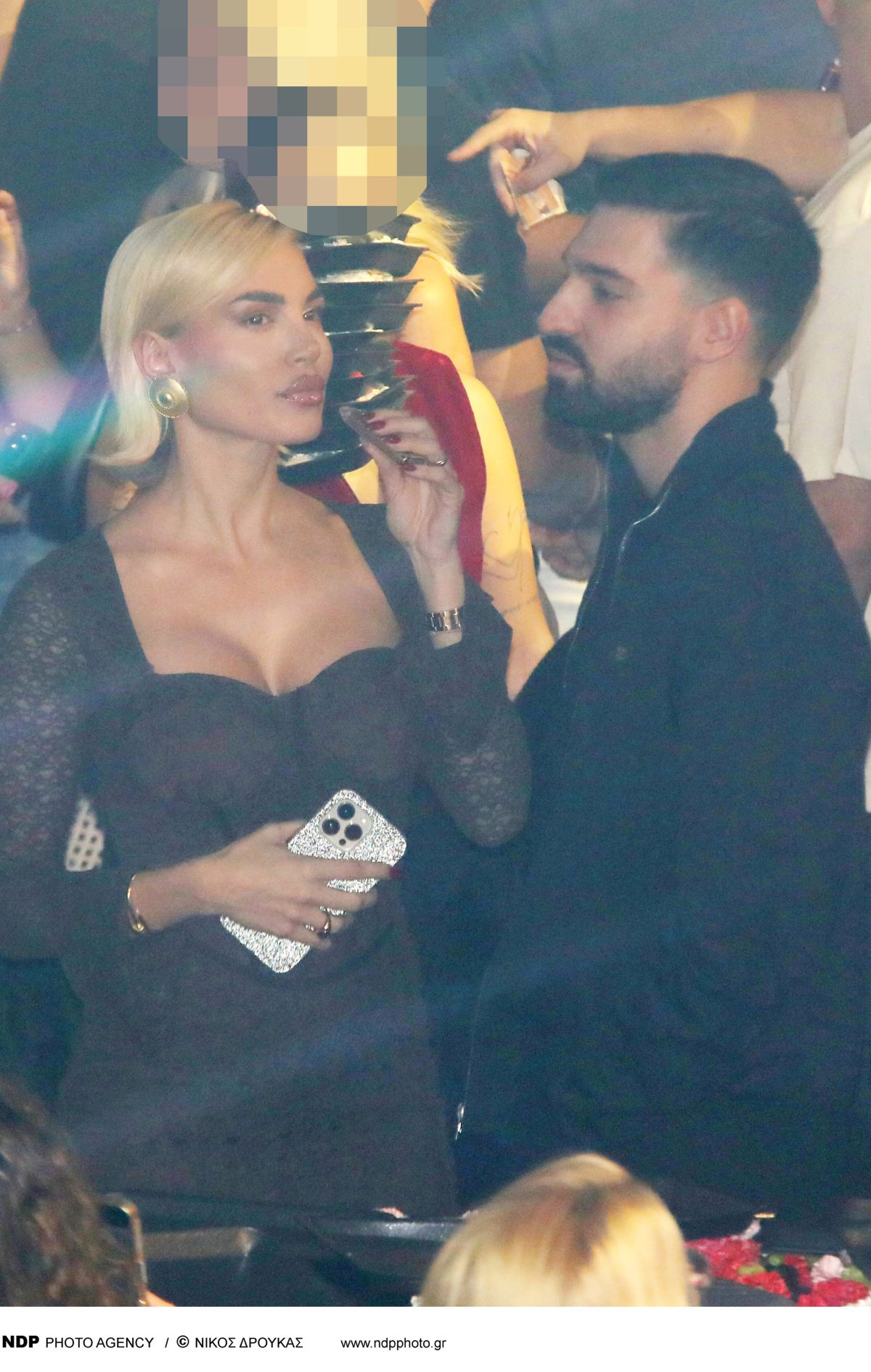 Η Αλεξάνδρα Παναγιώταρου και ο Αλέξανδρος Λυκούδης στα μπουζούκια