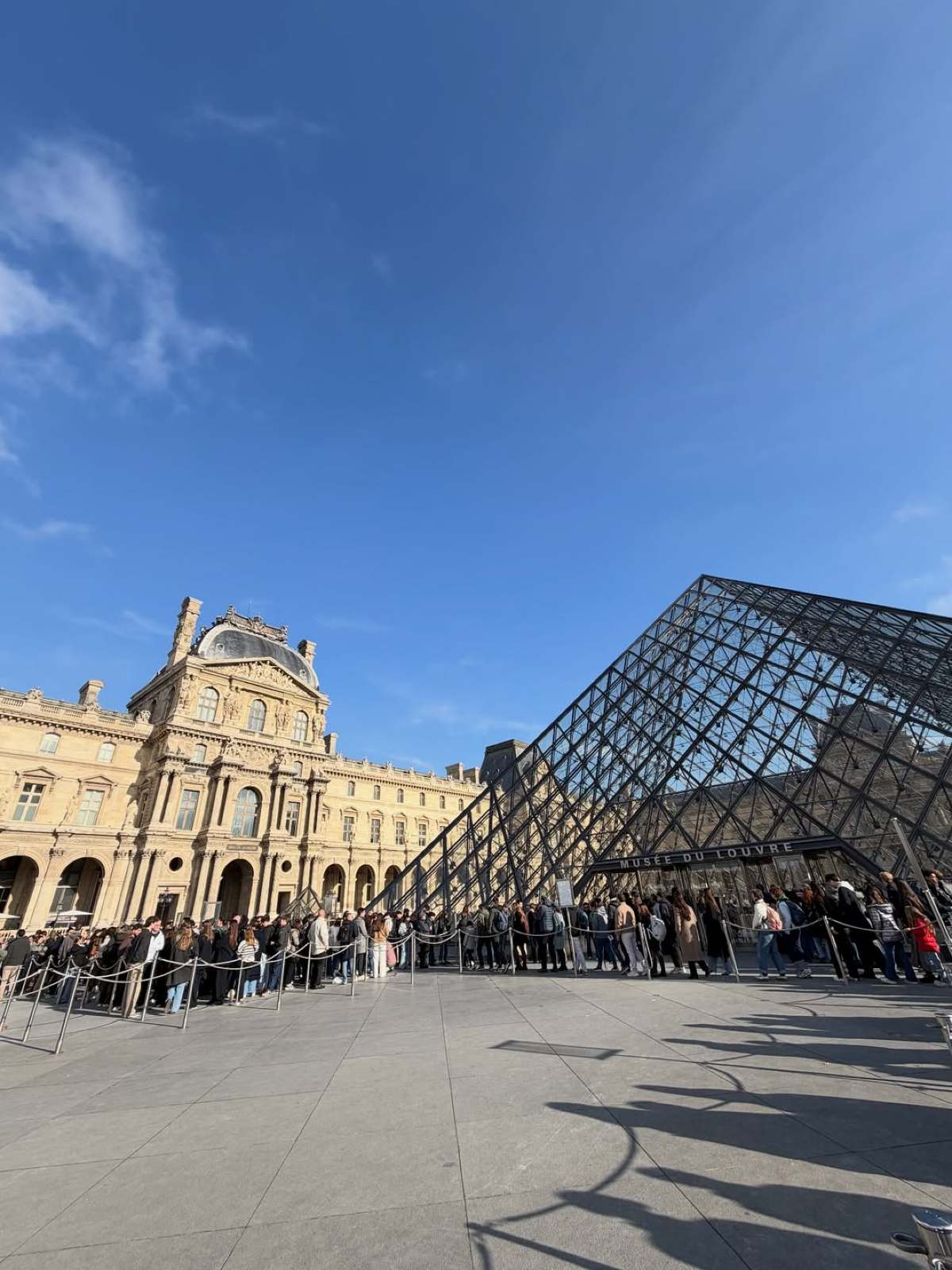 Η Σιμώνη Χριστοδούλου και ο Ανδρέας Γεωργίου στο Παρίσι