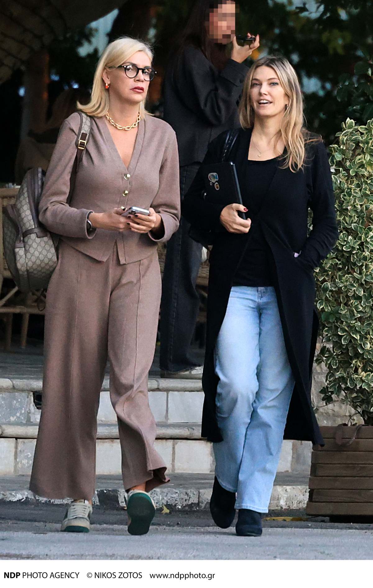 Η Σάσα Σταμάτη και η Εύα Καϊλή στην Κηφισιά