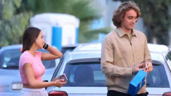 Ο Στέφανος Τσιτσιπάς με την αδελφή του στη Γλυφάδα