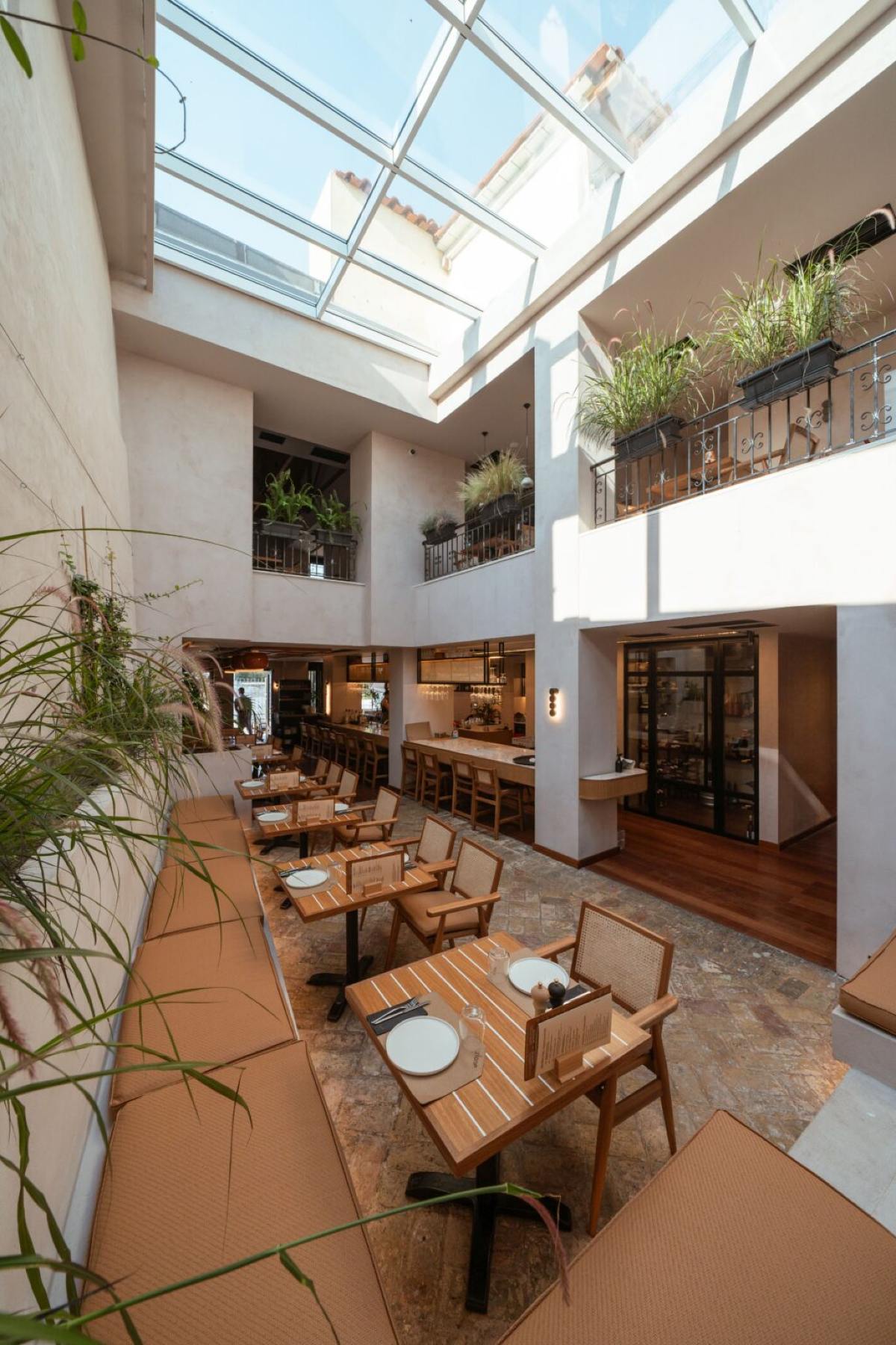 Stone Athens: Το all-day στέκι με την πιο μαγική θέα στην Ακρόπολη