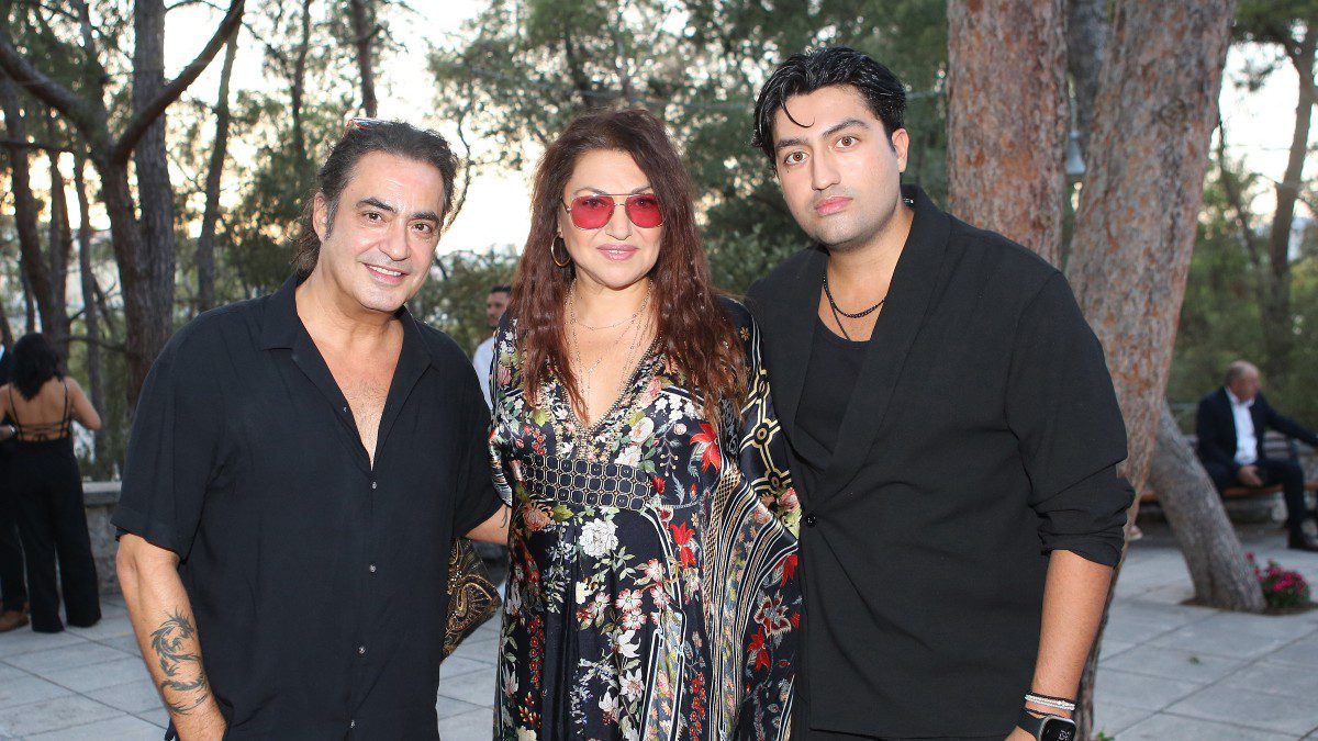 Ο Διονύσης Σχοινάς, η Καίτη Γαρμπή και ο γιος τους, Δημήτρης