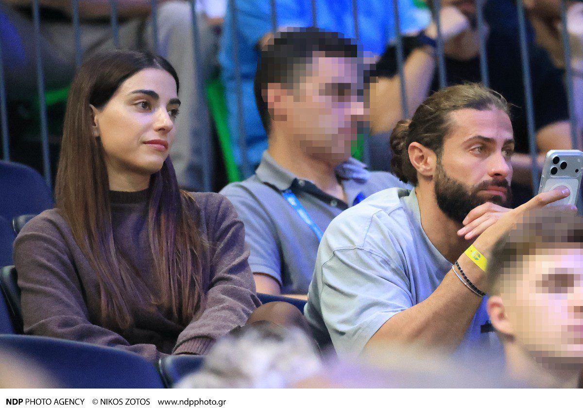 Η Δανάη Βαρθολομάτου και ο Κωνσταντίνος Βασάλος στο γήπεδο