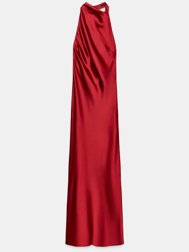 ZARA: Θα βάλεις «φωτιά» στο ρεβεγιόν των Χριστουγέννων με αυτό το κόκκινο φόρεμα