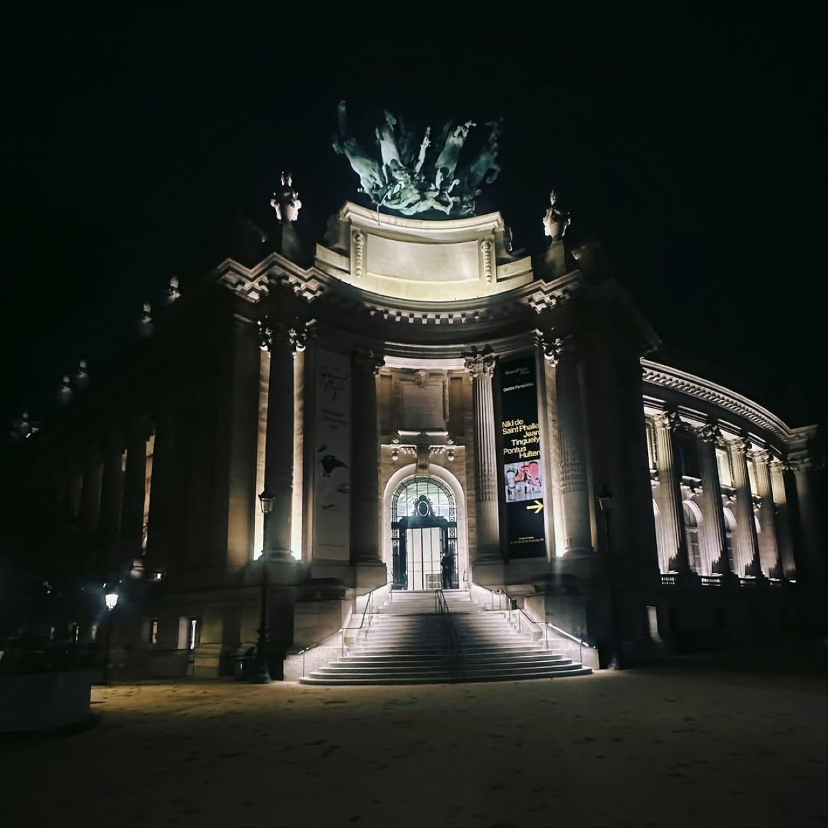 Η Ζενεβιέβ Μαζαρί με τον σύζυγό της στο Παρίσι