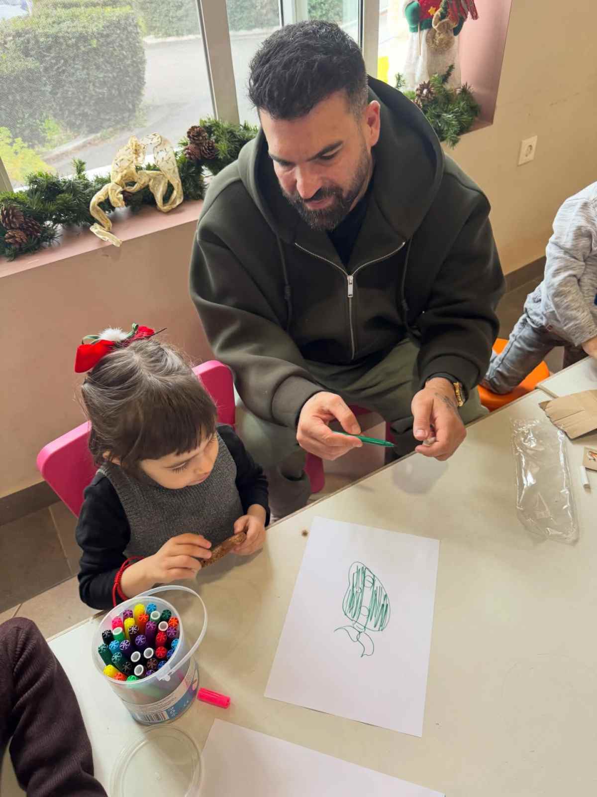 Αλεξάνδρου: Επισκέφτηκε τη Μονάδα Προστασίας Παιδιού στην Πεντέλη - «Ό,τι καλύτερο έκανα το 2025»