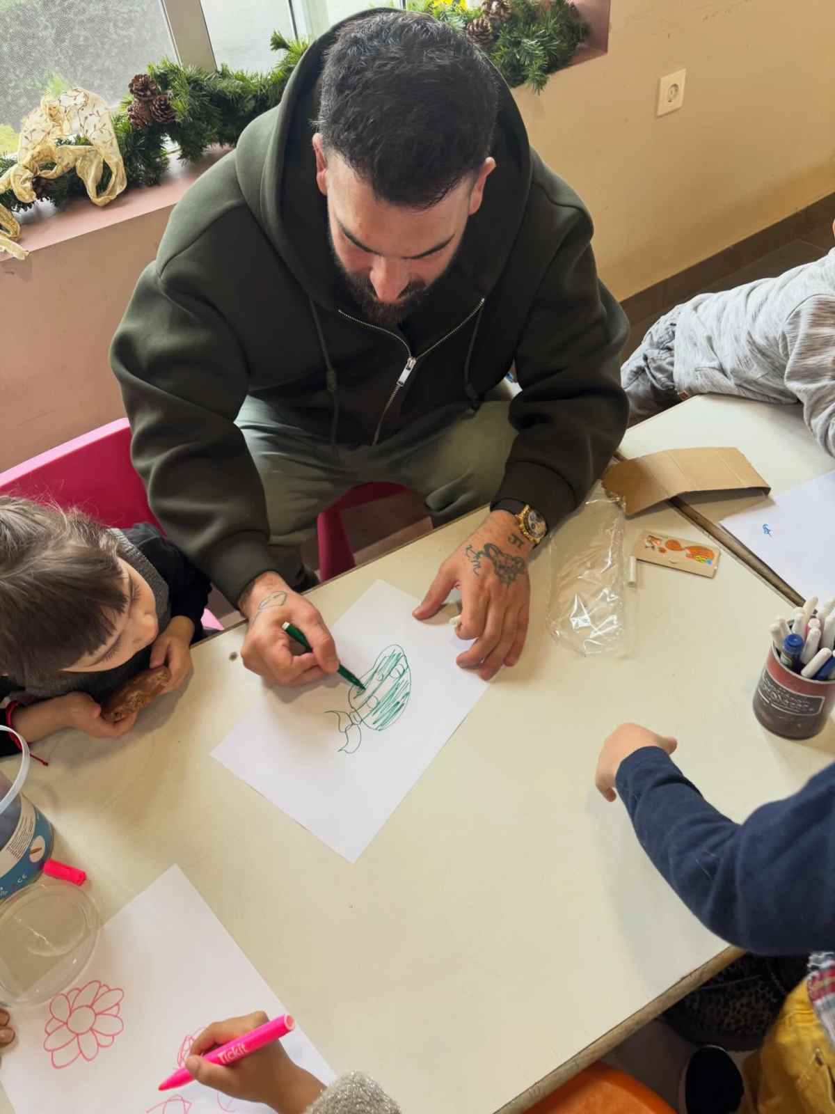 Αλεξάνδρου: Επισκέφτηκε τη Μονάδα Προστασίας Παιδιού στην Πεντέλη - «Ό,τι καλύτερο έκανα το 2025»