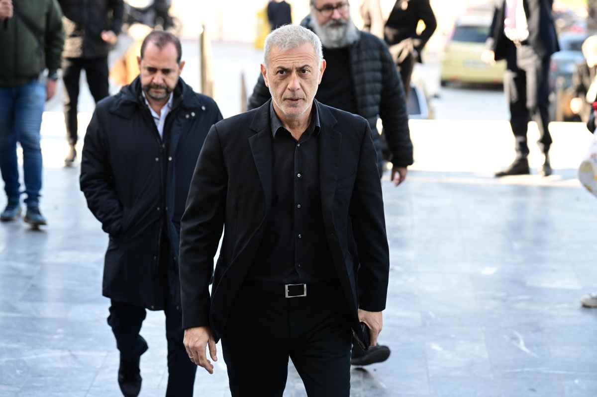 Βαγγέλης Μαρινάκης: Σε κλίμα συγκίνησης η κηδεία της μητέρας του, Ειρήνης (Φωτογραφίες)