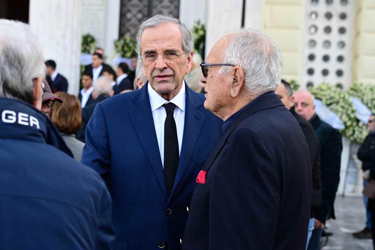 Βαγγέλης Μαρινάκης: Σε κλίμα συγκίνησης η κηδεία της μητέρας του, Ειρήνης (Φωτογραφίες)