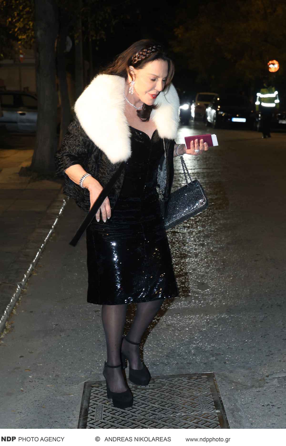 Χριστουγεννιάτικη δεξίωση της Γκίλφοϊλ στην πρεσβευτική κατοικία της – Πολιτικοί και επιχειρηματίες στο κάλεσμά της