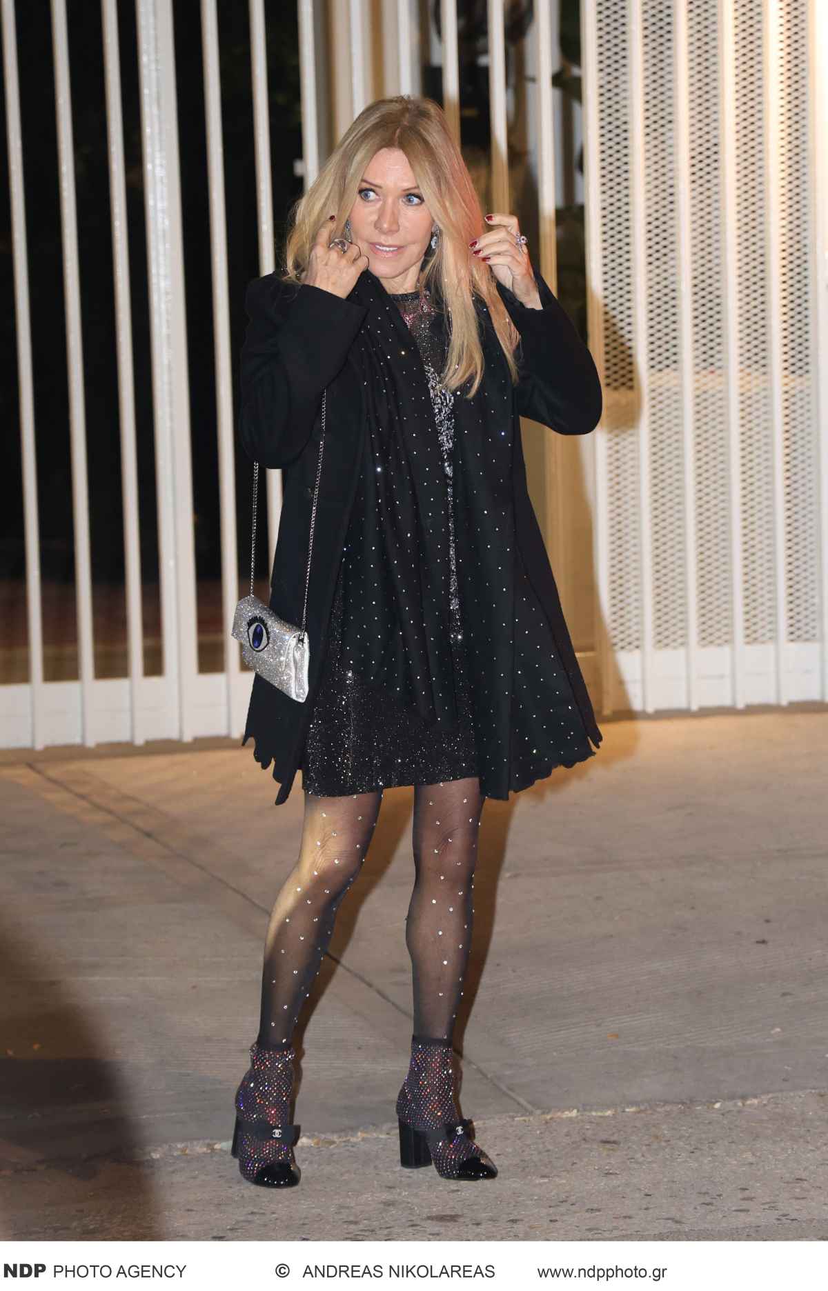 Χριστουγεννιάτικη δεξίωση της Γκίλφοϊλ στην πρεσβευτική κατοικία της – Πολιτικοί και επιχειρηματίες στο κάλεσμά της