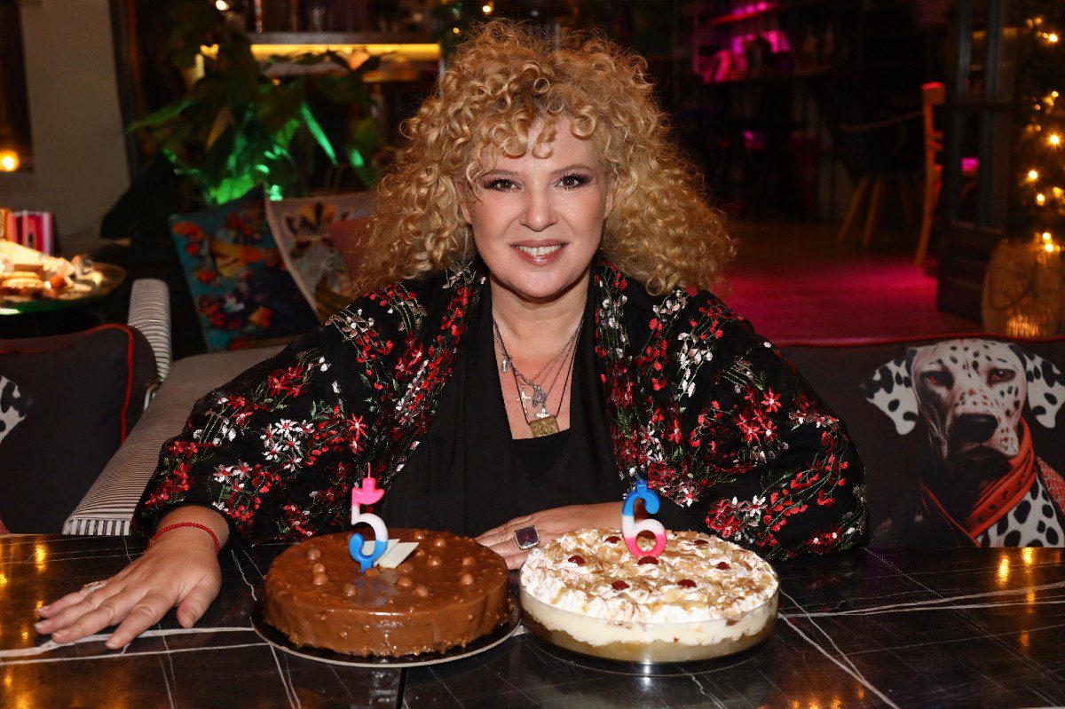 Γενέθλια για την Αθηνά Καμπάκογλου