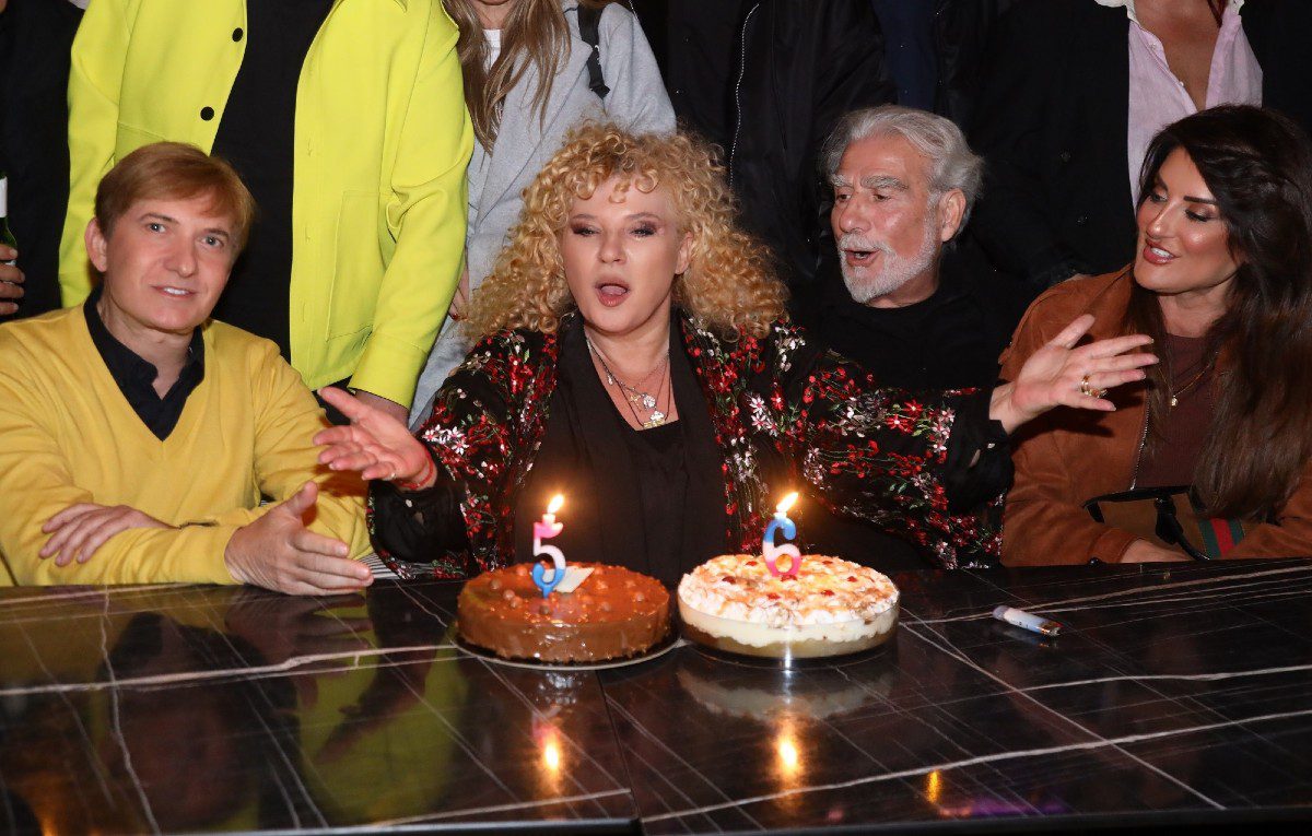 Γενέθλια για την Αθηνά Καμπάκογλου