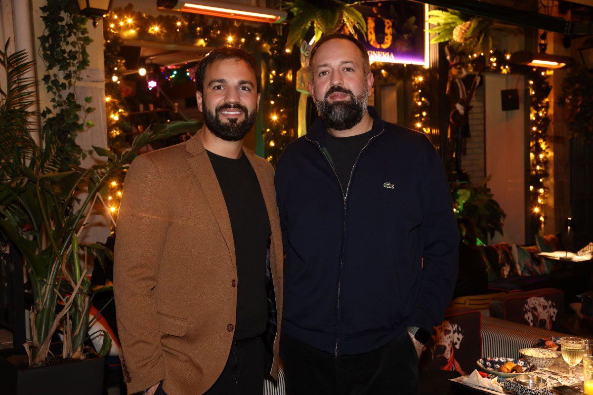 Με τον αδερφό του, Βίκτωρα Κουμαντάκη