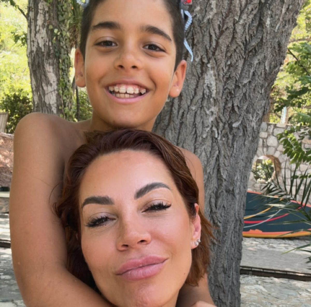 Η Μαριάντα Πιερίδη με τον γιο της
