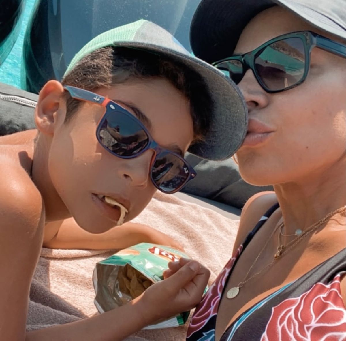 Η Μαριάντα Πιερίδη με τον γιο της