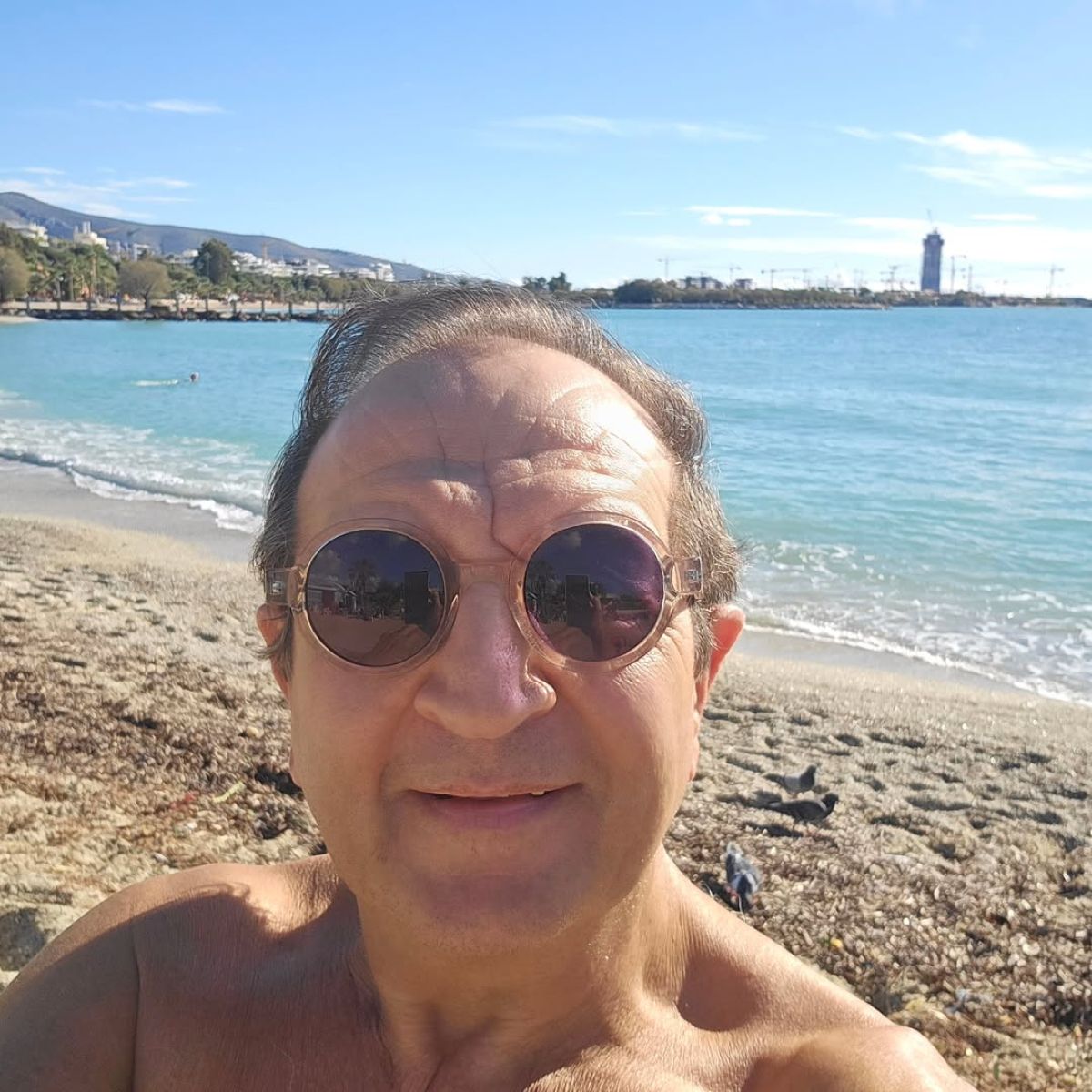 Ο Σπύρος Μπιμπίλας στη θάλασσα