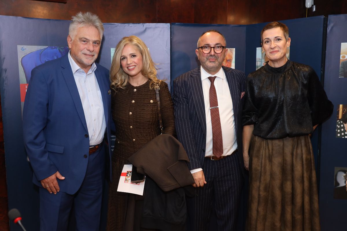 Oι συγγραφείς Στάθης Βλαχάκος και Θεόδωρος Χήρας με τις συζύγους τους Σοφία Θωμοπούλου και Αγγελική Κατωπόδη