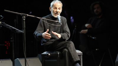 Σταύρος Ξαρχάκος