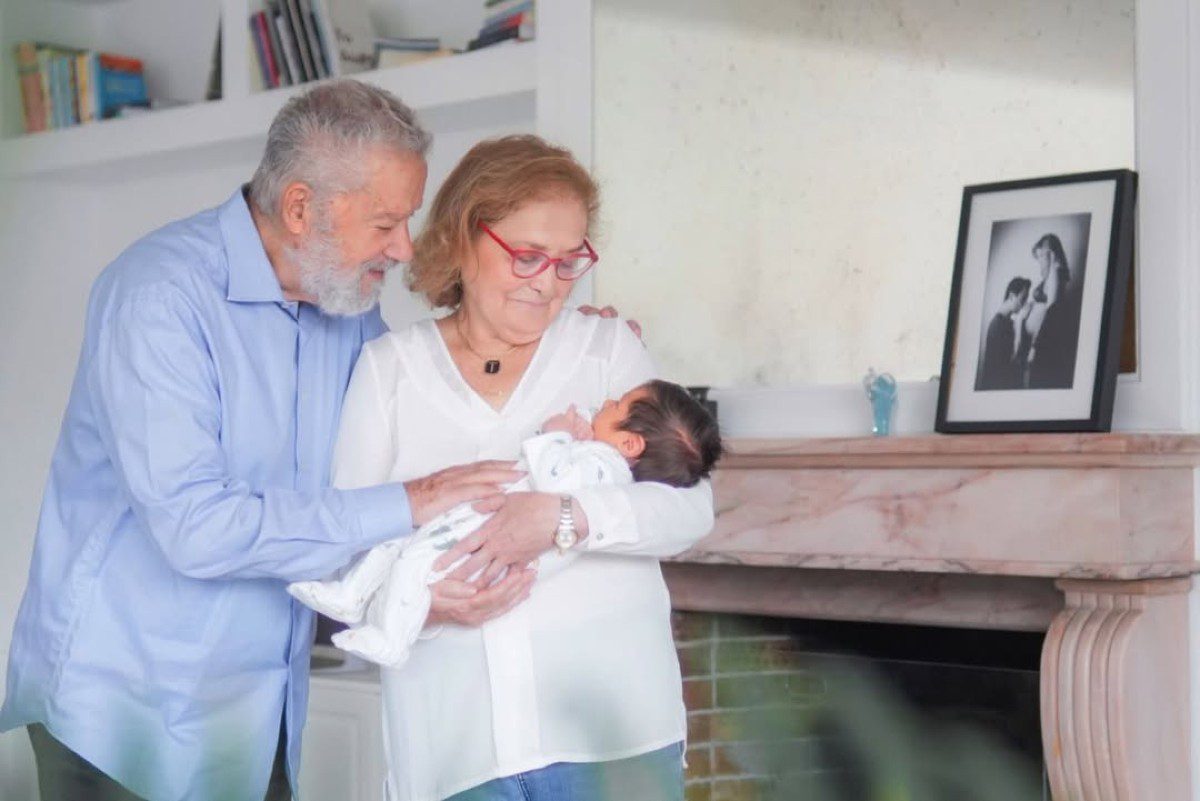 Η Τζένη Θεωνά με τους γονείς της