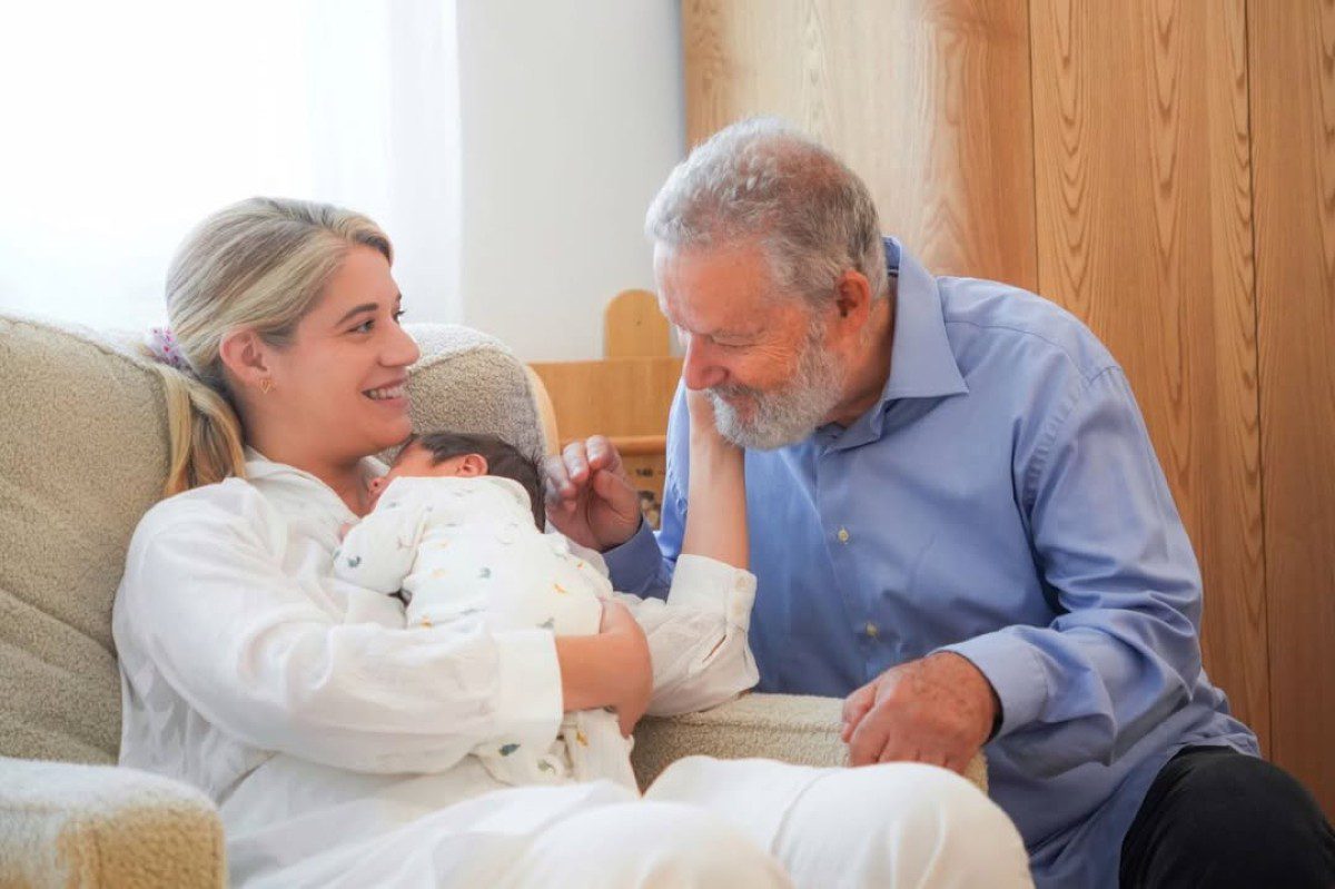 Η Τζένη Θεωνά με τους γονείς της