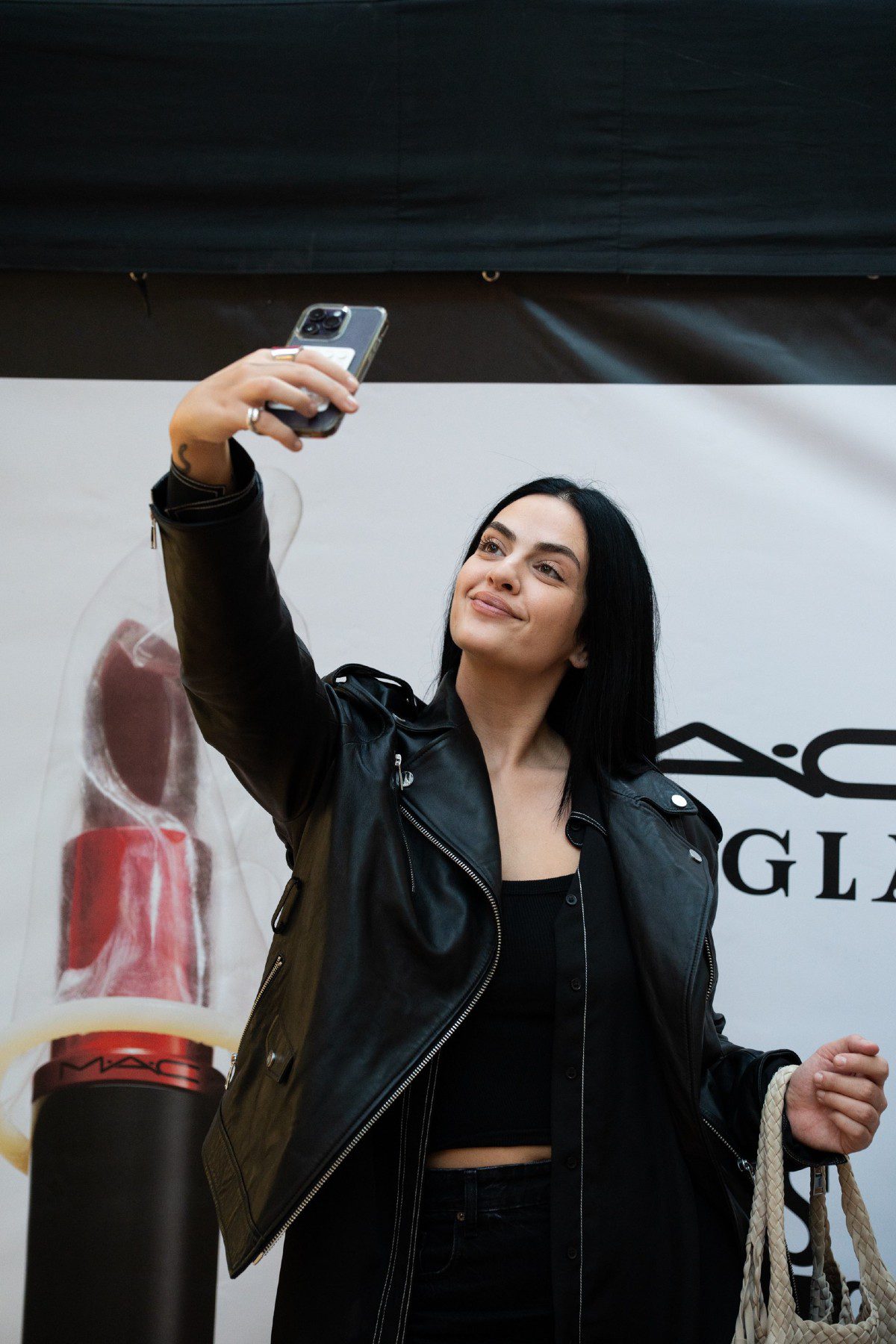 Φωτογραφία από την εκστρατεία των MAC Cosmetics για το AIDS