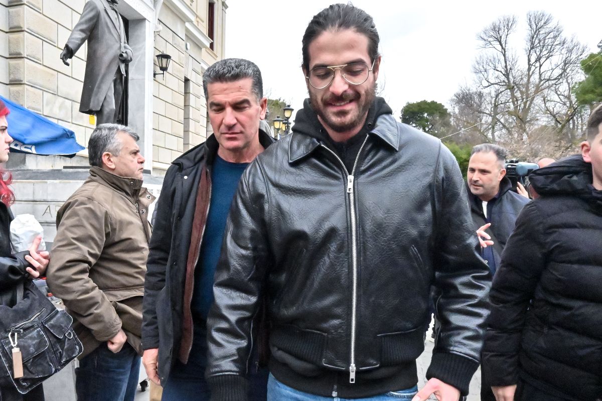 Ο Άρης Μουγκοπέτρος έξω από τον Εισαγγελέα