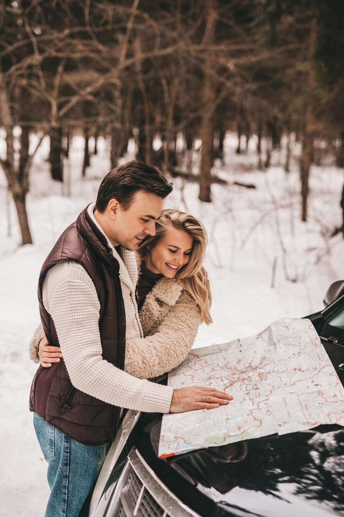 οδήγηση ζευγάρι χιόνια