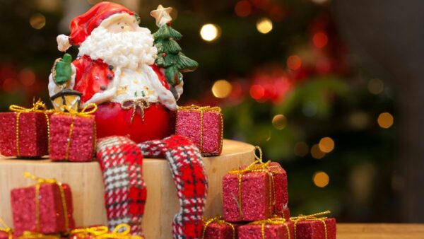 ένας άγιος βασίλης και δώρα