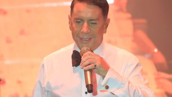 Ο Γιώργος Μαζωνάκης σε εμφάνισή του