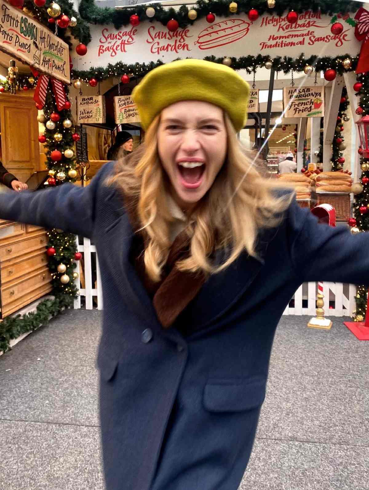 Η Κλέλια Ανδριολάτου και ο Χριστόφορος Παπακαλιάτης backstage Maestro