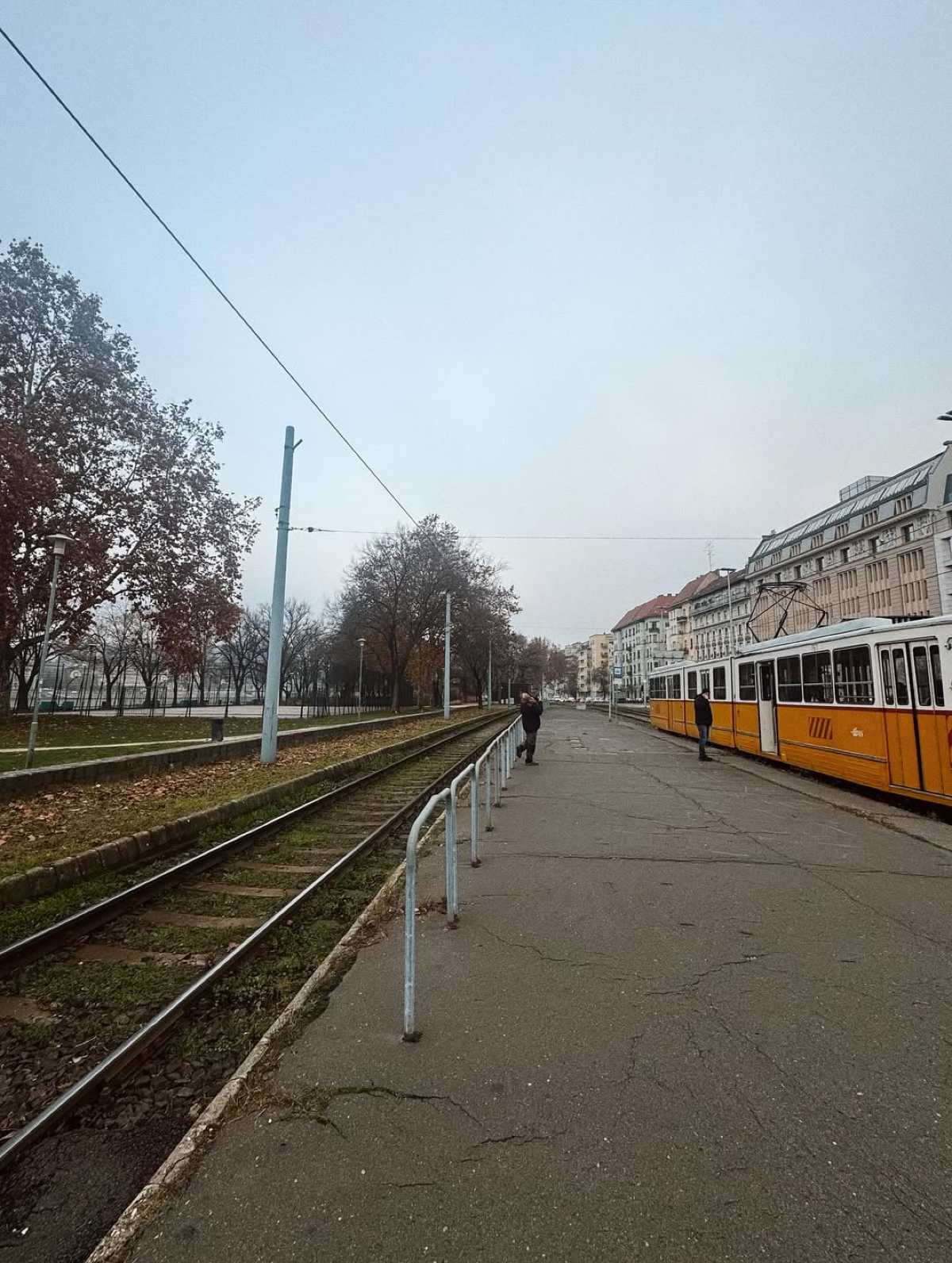 Η Κλέλια Ανδριολάτου και ο Χριστόφορος Παπακαλιάτης backstage Maestro