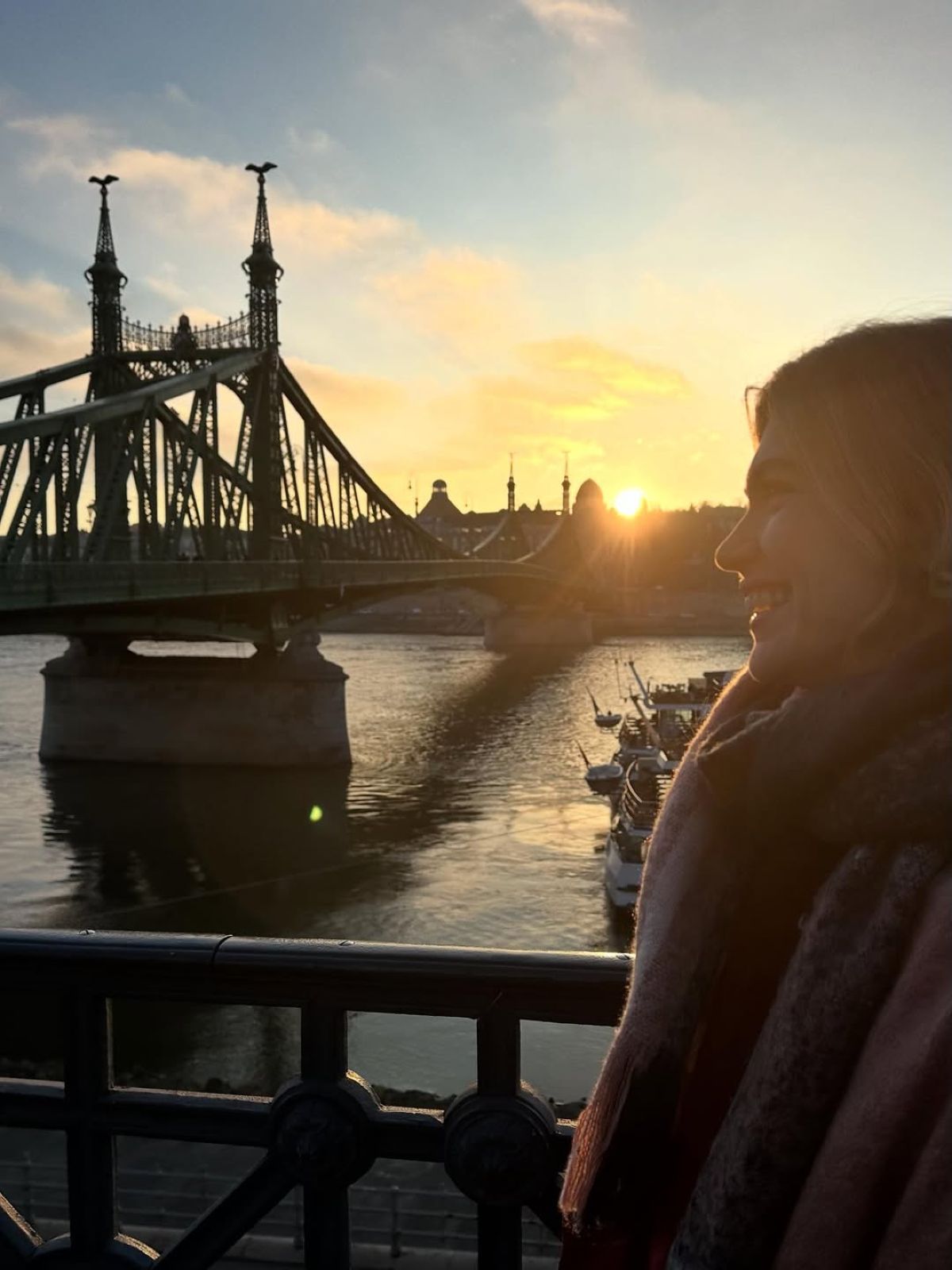 Η Κλέλια Ανδριολάτου και ο Χριστόφορος Παπακαλιάτης backstage Maestro