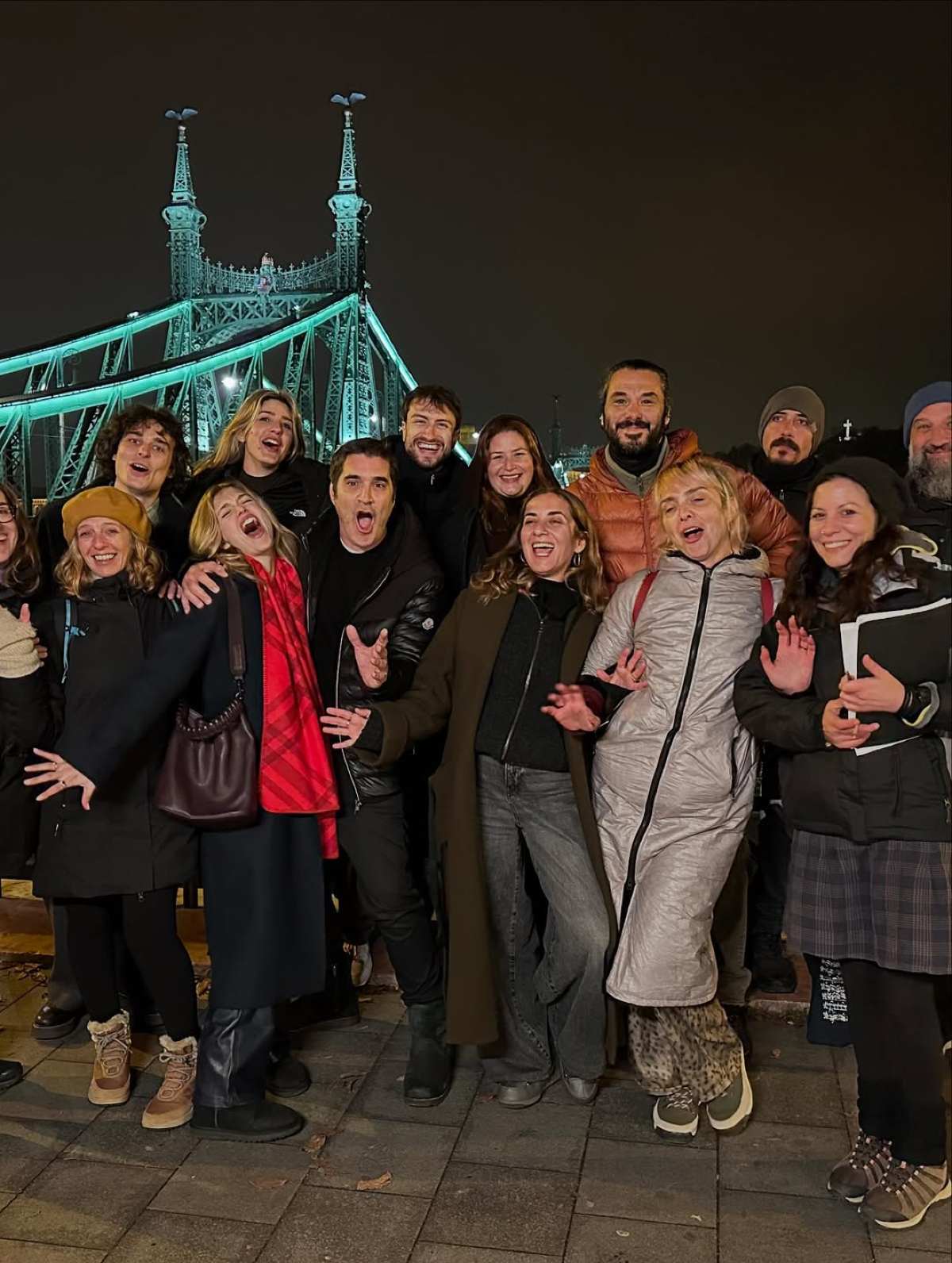 Η Κλέλια Ανδριολάτου και ο Χριστόφορος Παπακαλιάτης backstage Maestro