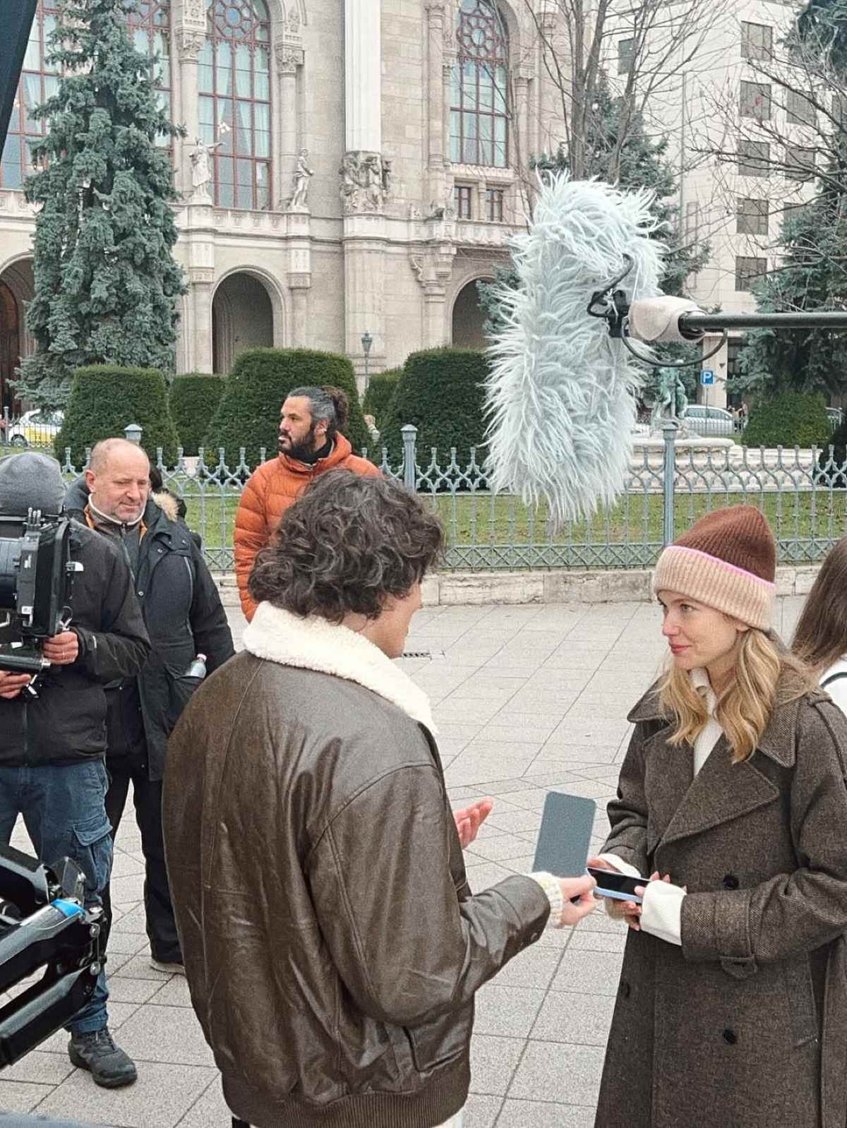 Η Κλέλια Ανδριολάτου και ο Χριστόφορος Παπακαλιάτης backstage Maestro