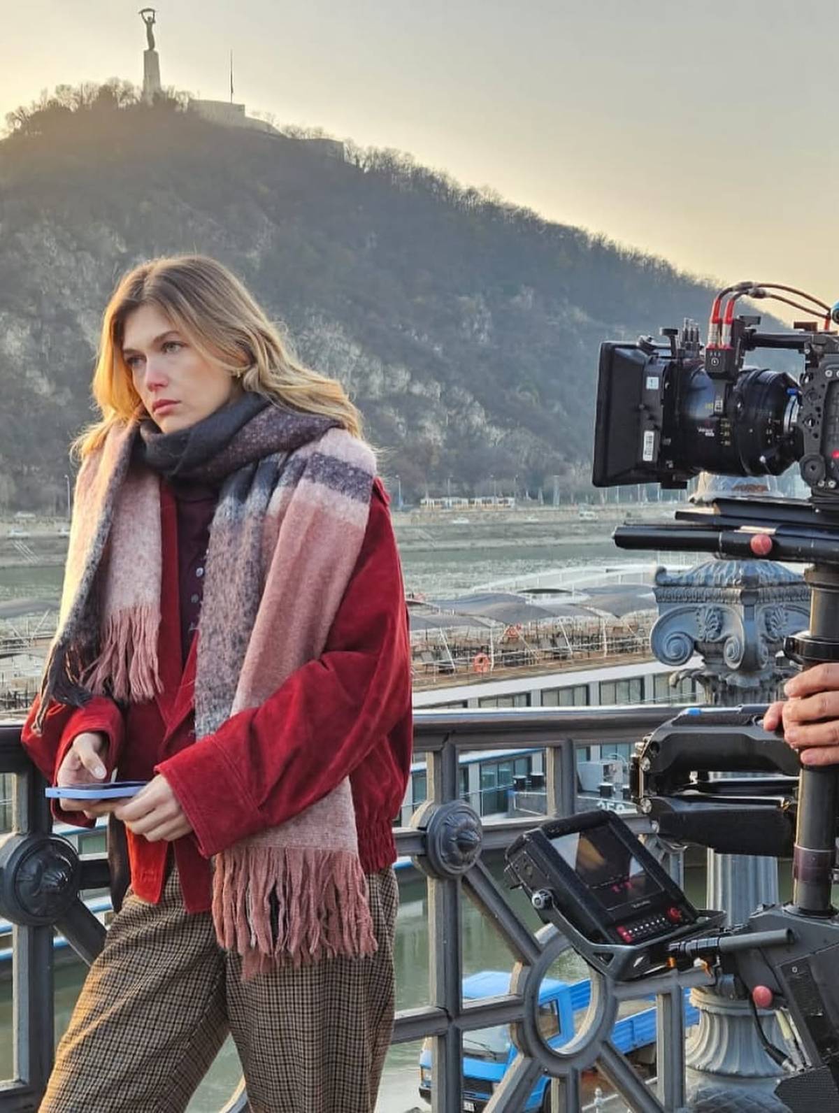 Η Κλέλια Ανδριολάτου και ο Χριστόφορος Παπακαλιάτης backstage Maestro