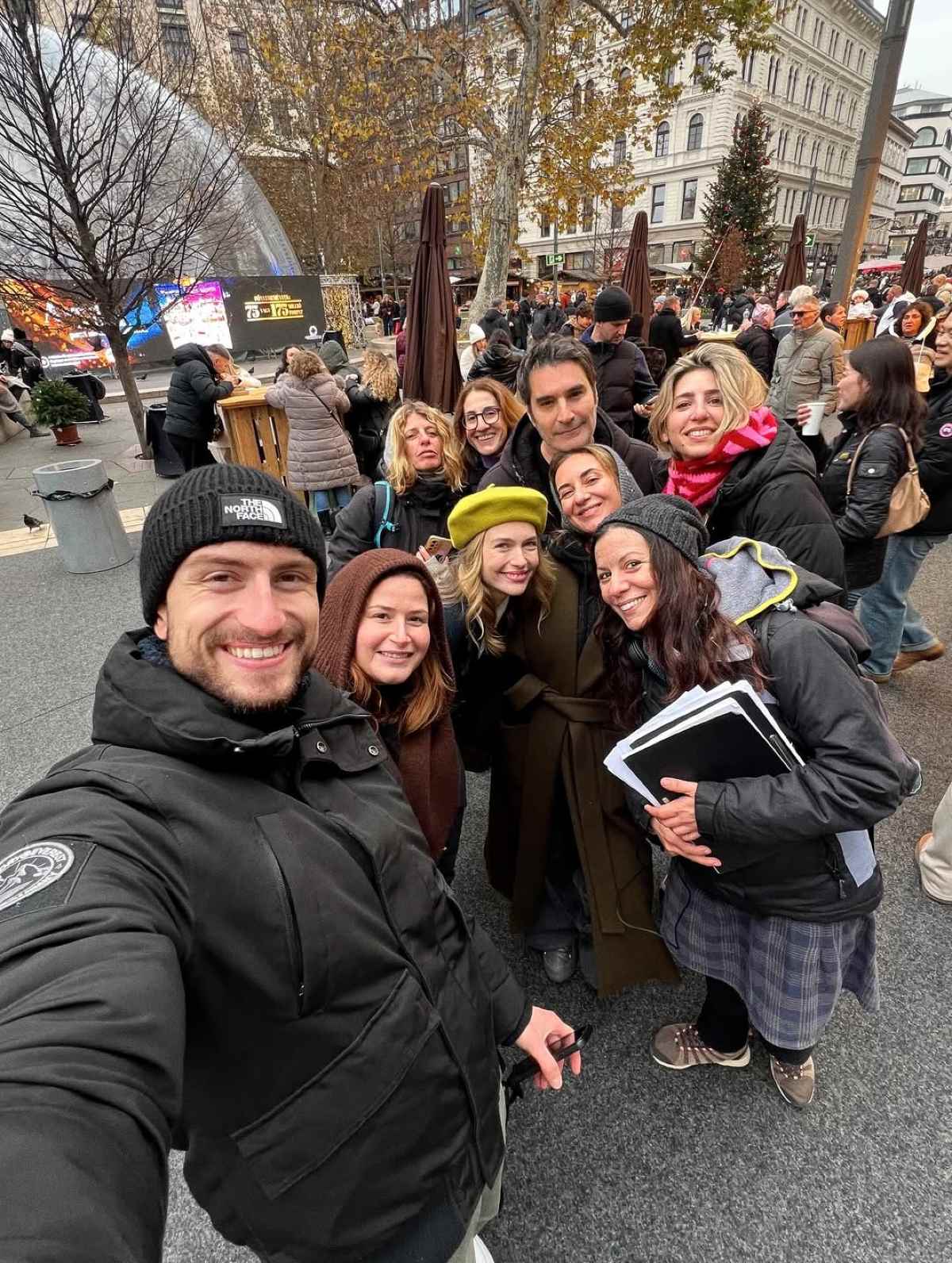 Η Κλέλια Ανδριολάτου και ο Χριστόφορος Παπακαλιάτης backstage Maestro