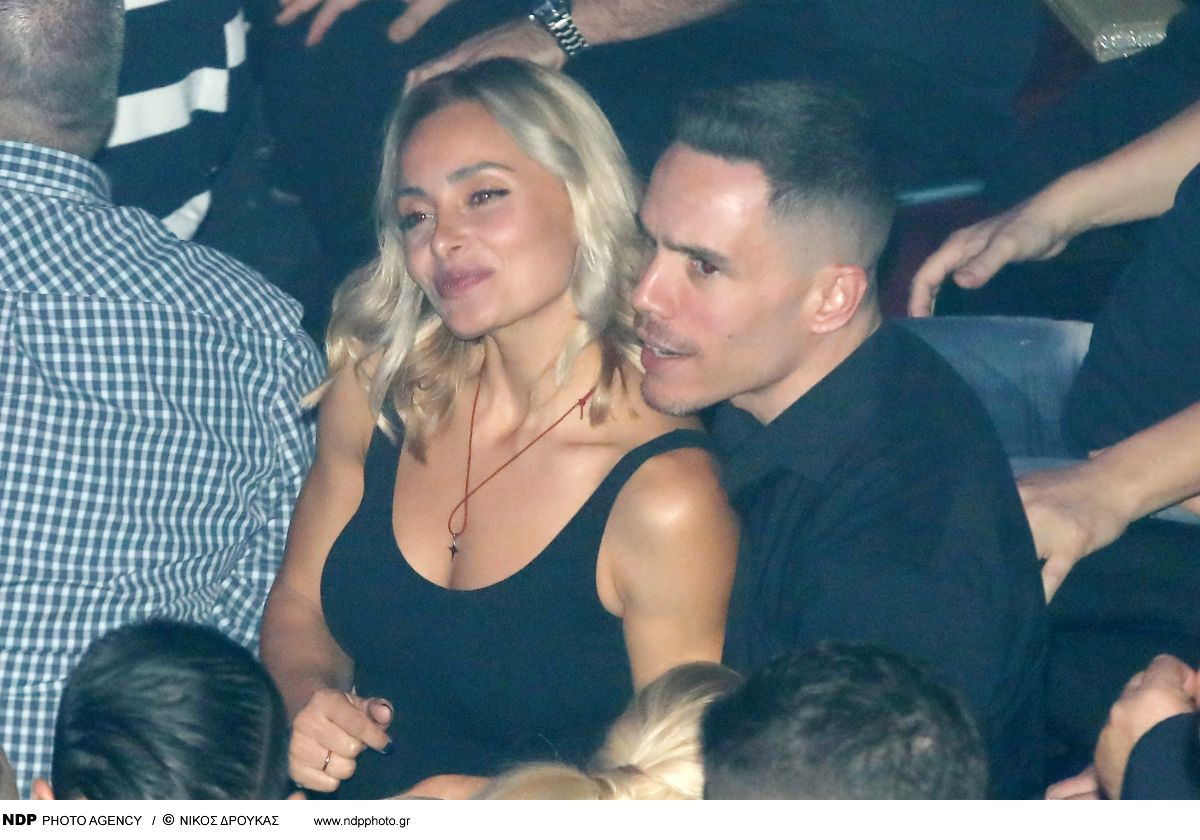 Ο Λευτέρης Πετρούνιας και η Βασιλική Μιλλούση στο πάρτι γενεθλίων του στα μπουζούκια με τον Χρήστο Μάστορα