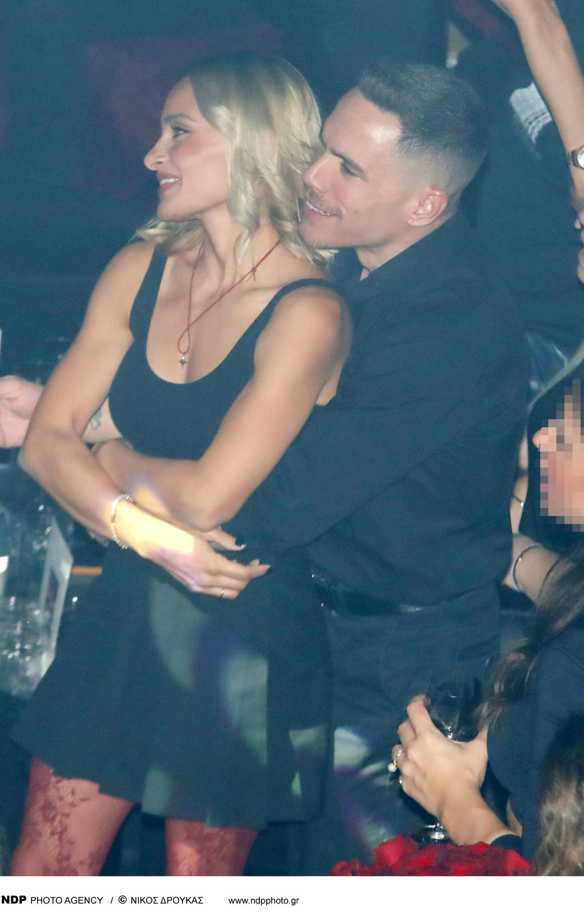 Ο Λευτέρης Πετρούνιας και η Βασιλική Μιλλούση στο πάρτι γενεθλίων του στα μπουζούκια με τον Χρήστο Μάστορα